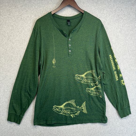 District T-Shirt Henley Mens XL Green Fishing Graphic Print Anchorage Alaska - Picture 1 of 12